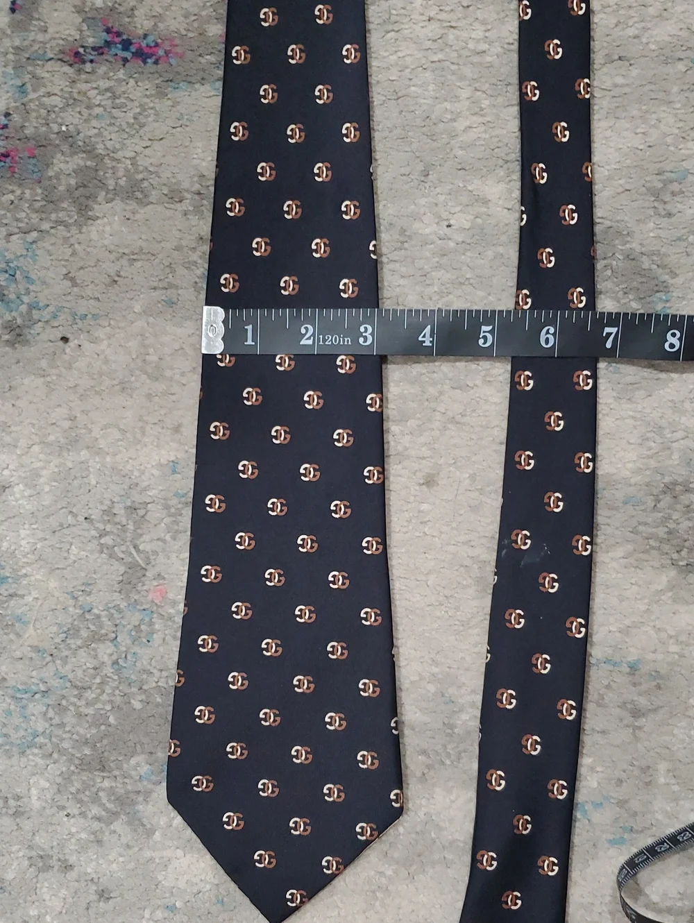 Vintage 1980s Gucci 100% Silk Necktie With GG Monogram Crest